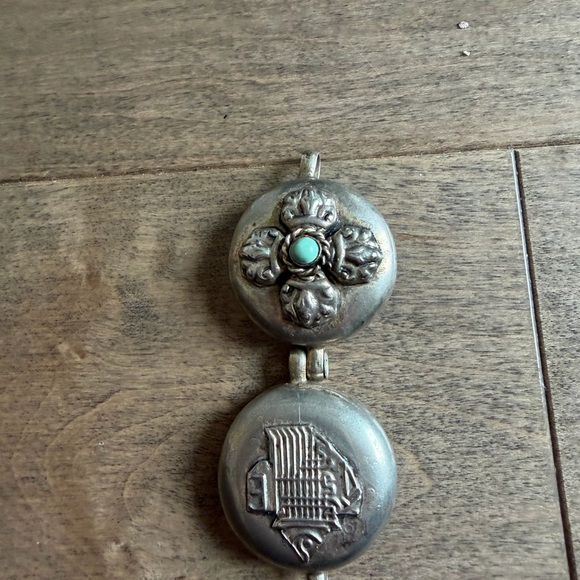 Vintage Silver Prayer Box Locket Pendant with Turquoise - Picture 8 of 8